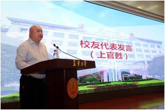 集团董事长、教授级高工，他参建广西第一条高速公路，1年公司新签200亿合同！