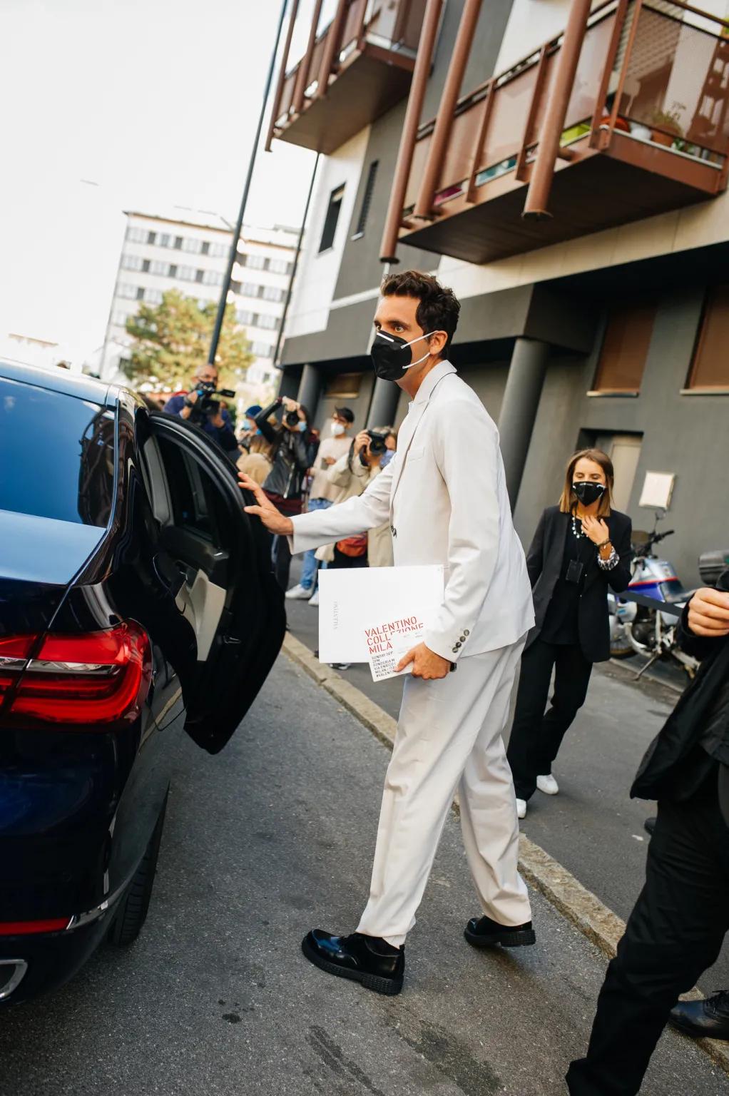 屁股大要穿短款外套怎么穿,屁股大穿什么衣服能遮住