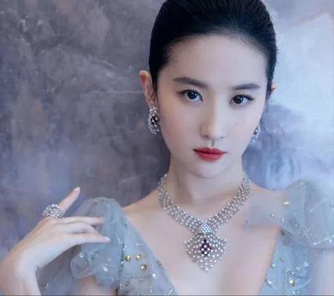 刘亦菲杨幂谁的高奢代言多,刘亦菲杨幂的高奢代言之争