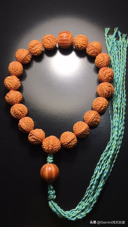 盘桃核戴手套好还是不戴手套好,戴手套和不戴手套盘桃核的区别