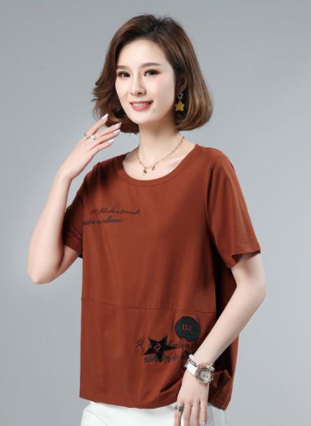 扔掉过时的旧衣服,扔掉旧衣服吧