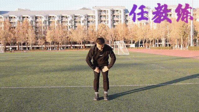 足球运球绕杆教学及训练方法,足球绕杆中考标准动作视频示范