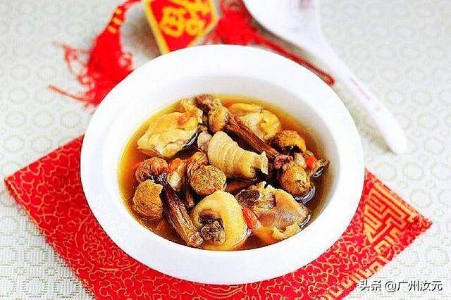 坐月子怎样炖鸡汤下奶,怎样炖鸡汤好喝营养又补气血