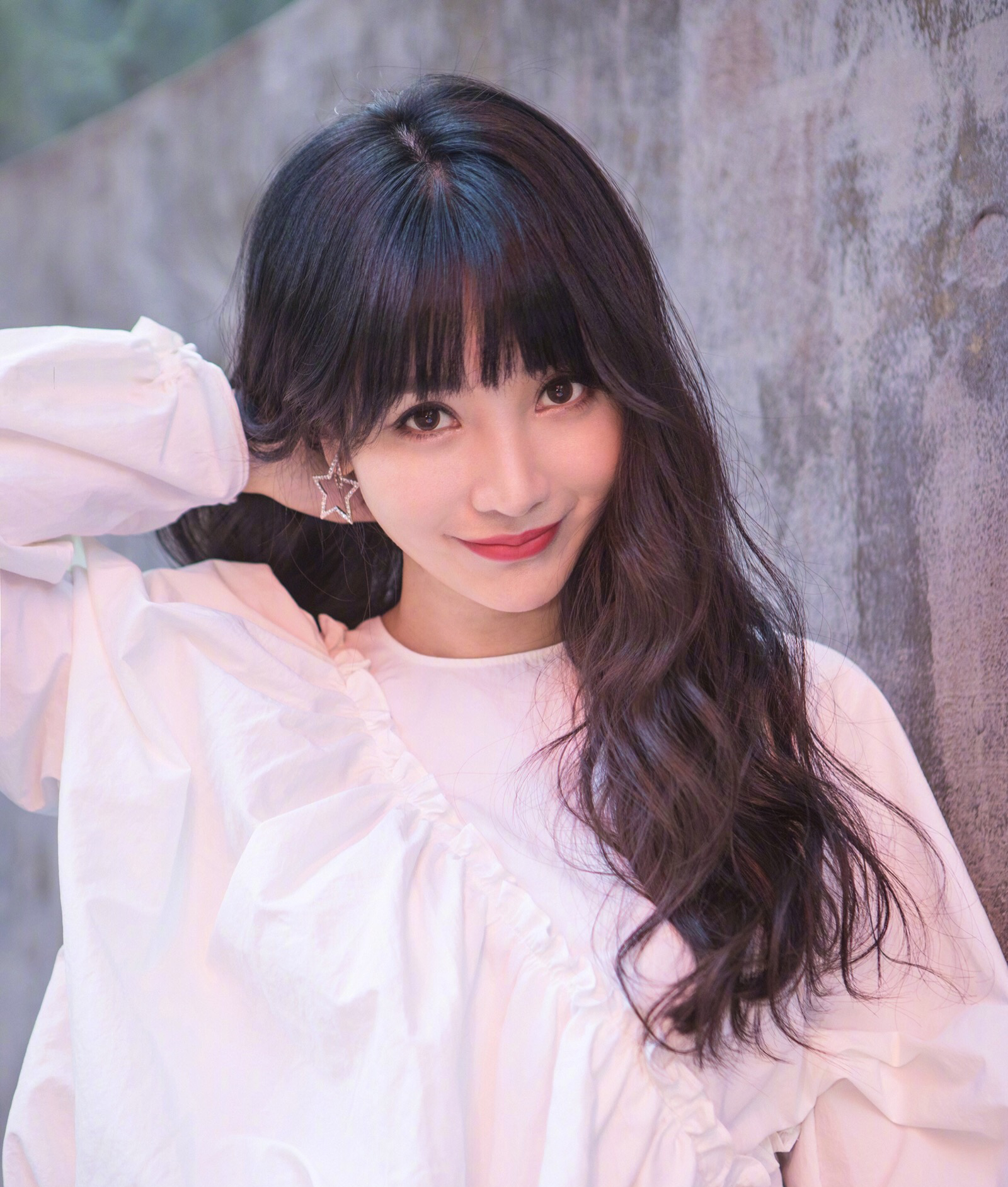 怎么将齐刘海弄成唐嫣那样的刘海,孙俪短发刘海修剪教程