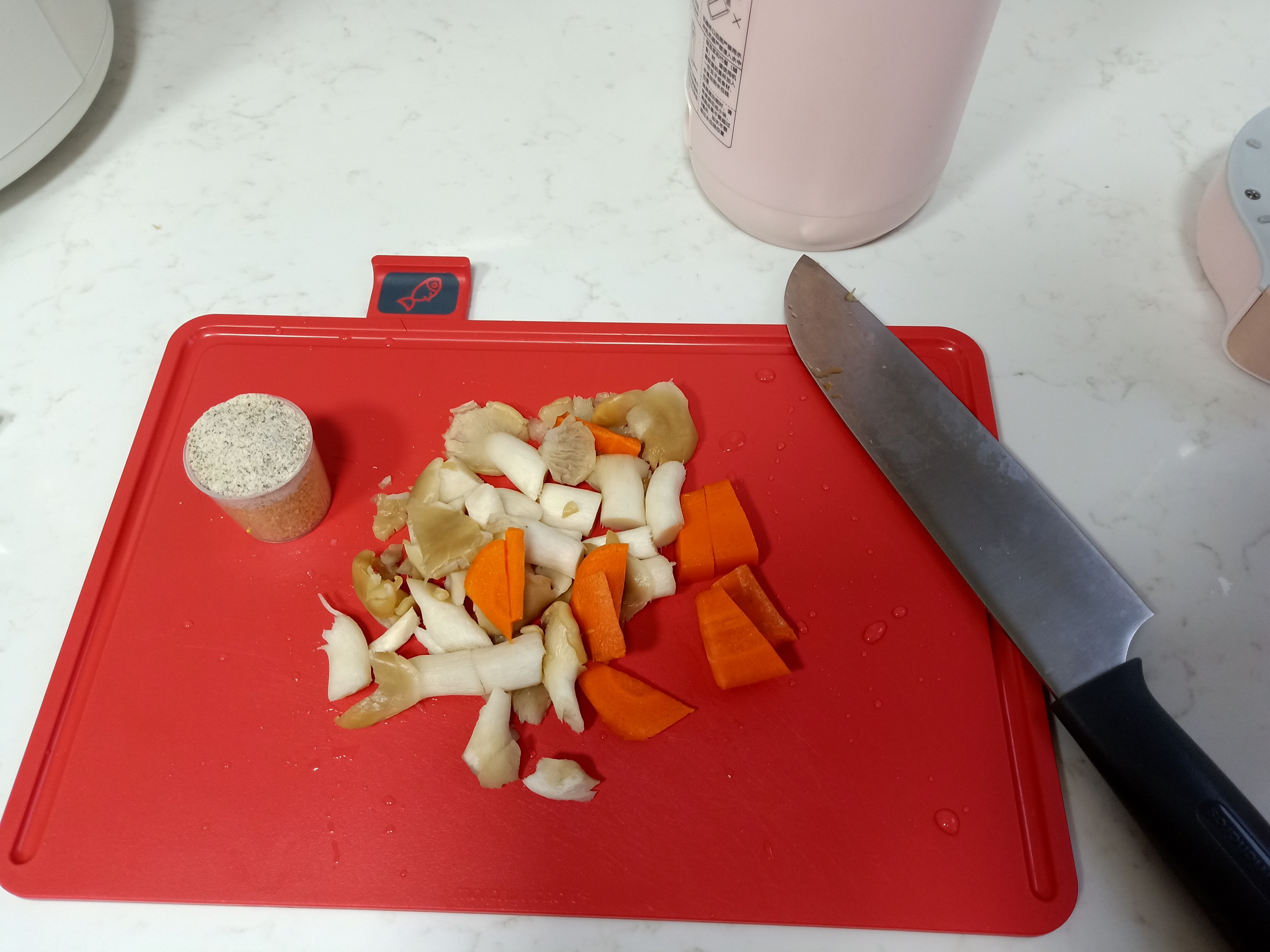 1个人吃饭真妙,不炒不煮不用锅,网友:减肥又营养,难怪身材好