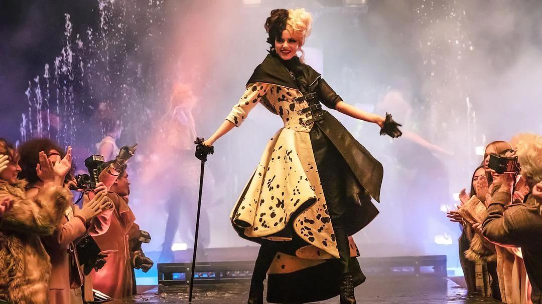 这美人一发疯，又是热搜混战