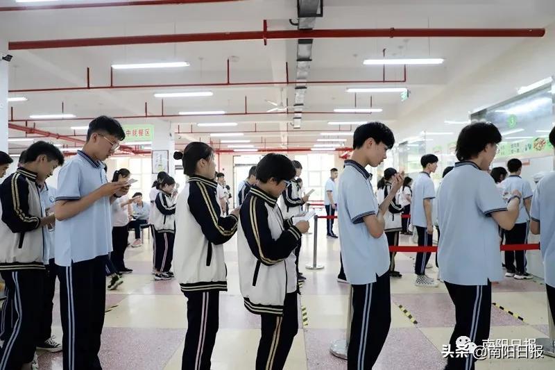 南阳完全中学校长,南阳市第一完全学校东大门图片