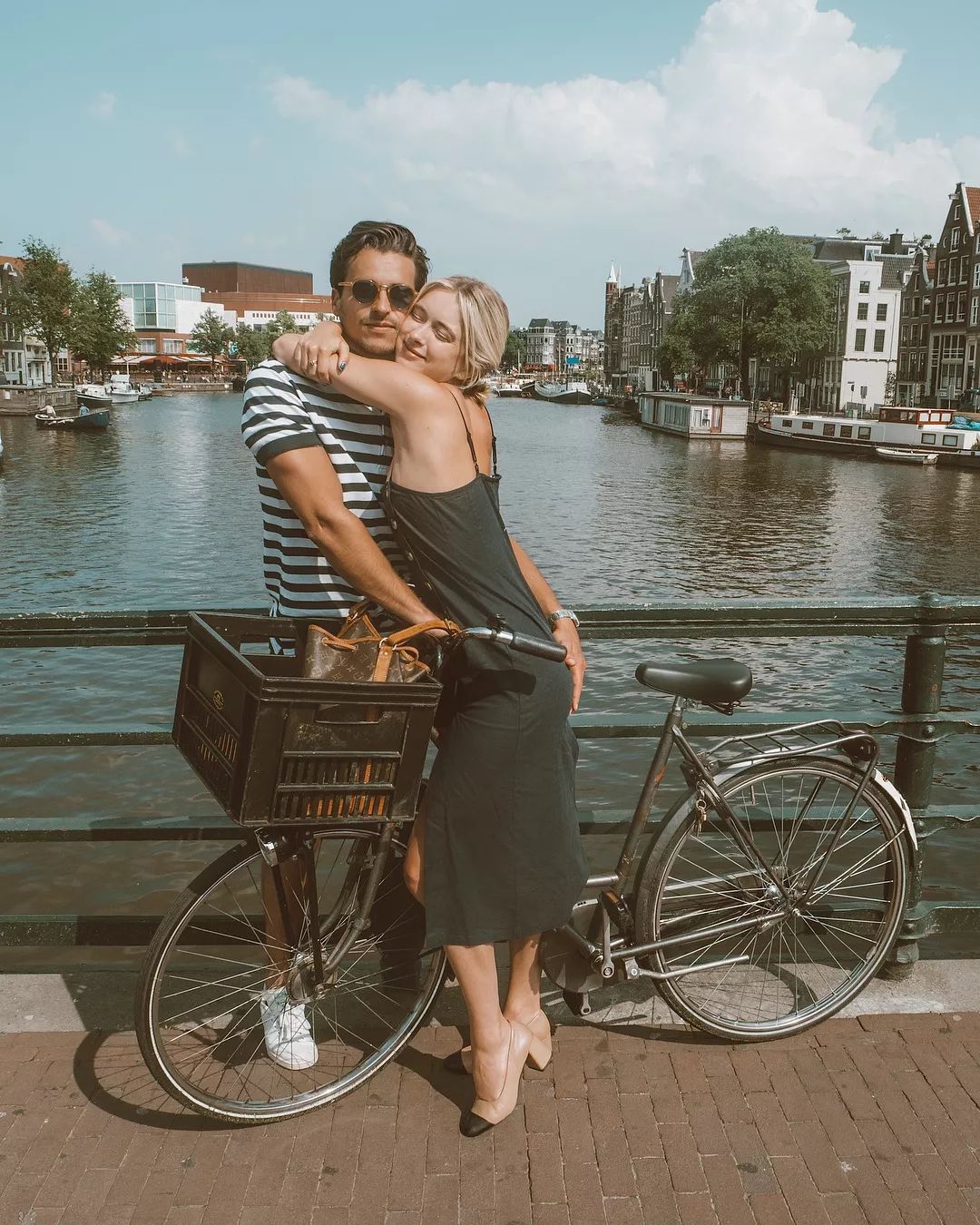 会背奢侈品包包,会背水桶包的人