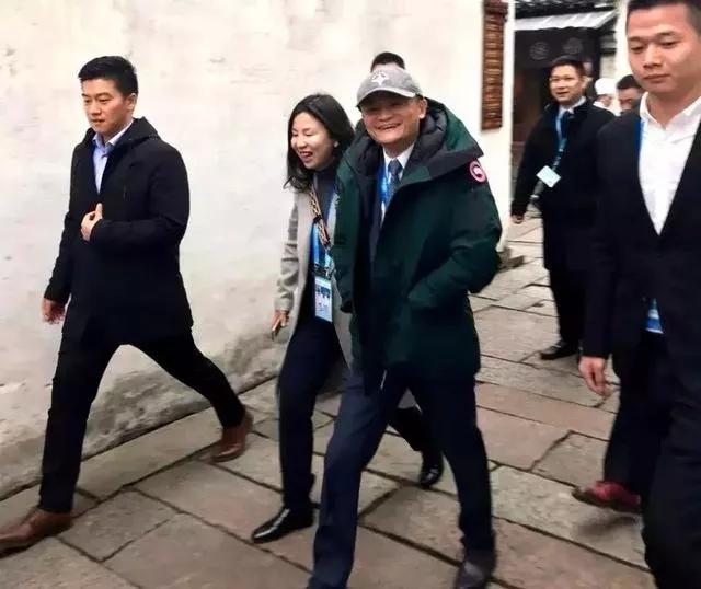 加拿大鹅品牌用的是鹅绒还是鸭绒,加拿大鹅羽绒服为什么都是鸭绒