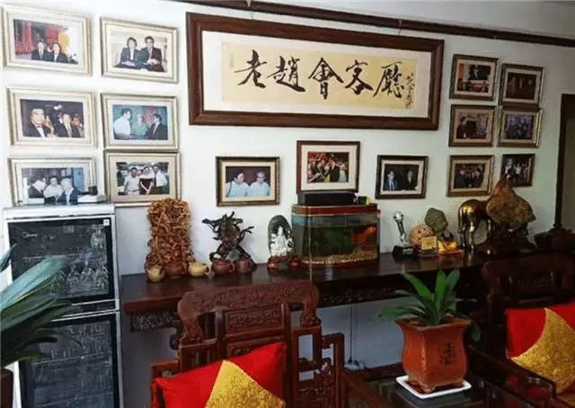 范曾为赵忠祥写的挽联内容,赵忠祥范曾挽联