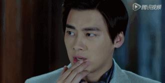 李易峰嘴唇上薄下厚,李易峰唇膏