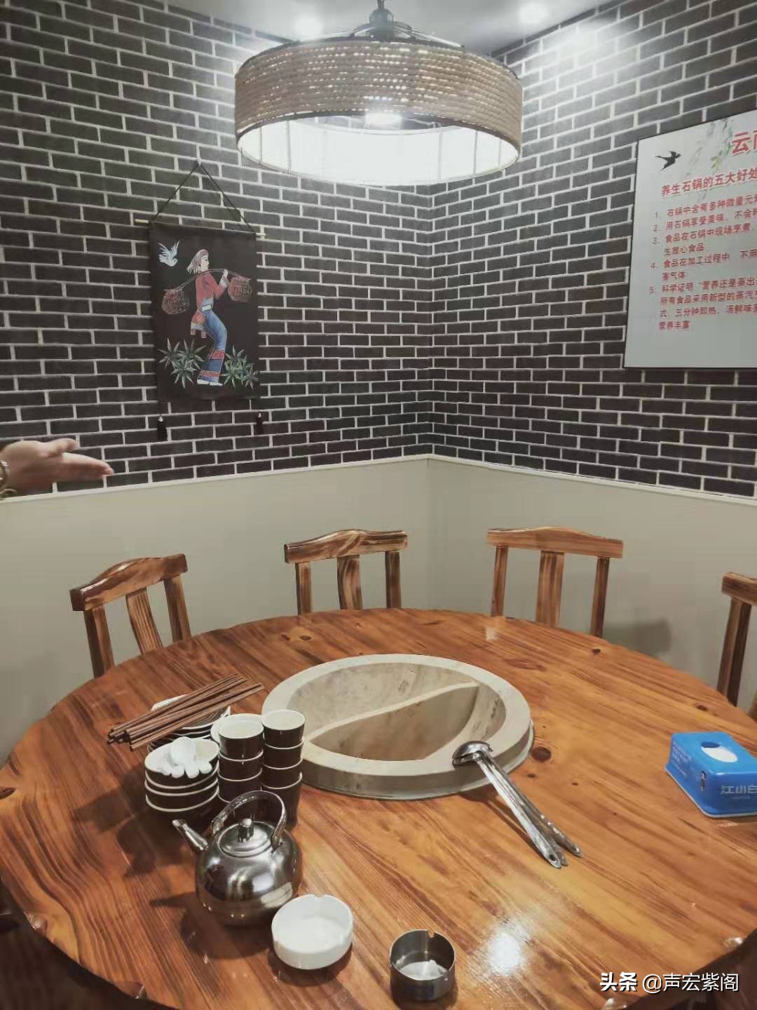 自主创业的他，曾经历10年听障人士语训，康复后领办渔捞天下开业