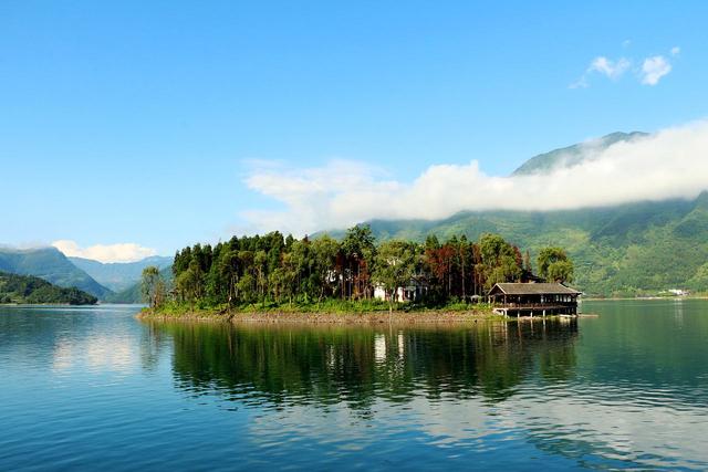 四川三大洲风景,凉山州有个出名的湖