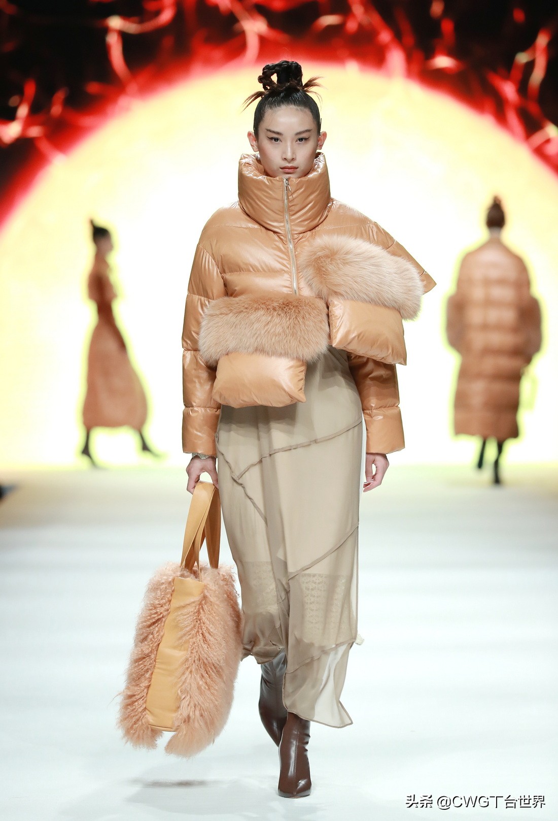 亦帛时尚羽绒服是品牌吗,亦帛时尚2021冬羽绒服发布会