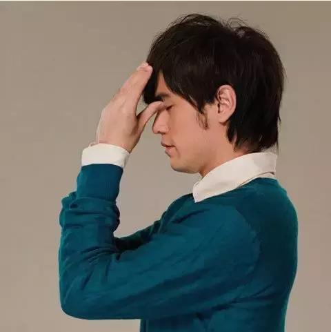 眼睛干涩视物模糊有血丝,眼睛干涩视物模糊感觉有层雾