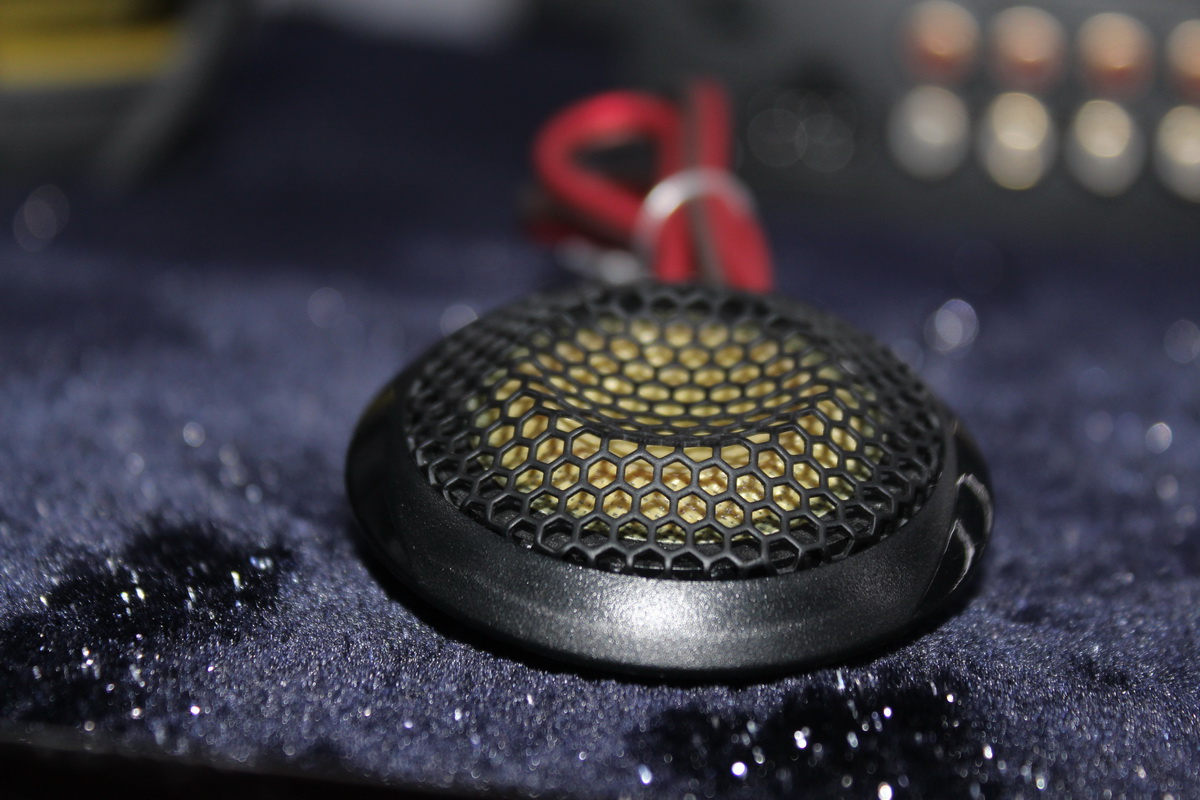 前后两分频8个喇叭,牧马人汽车音响升级方案