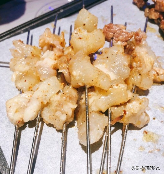 哈尔滨有上百家串店，凭什么他家天天排队，好像吃串不要钱似的！