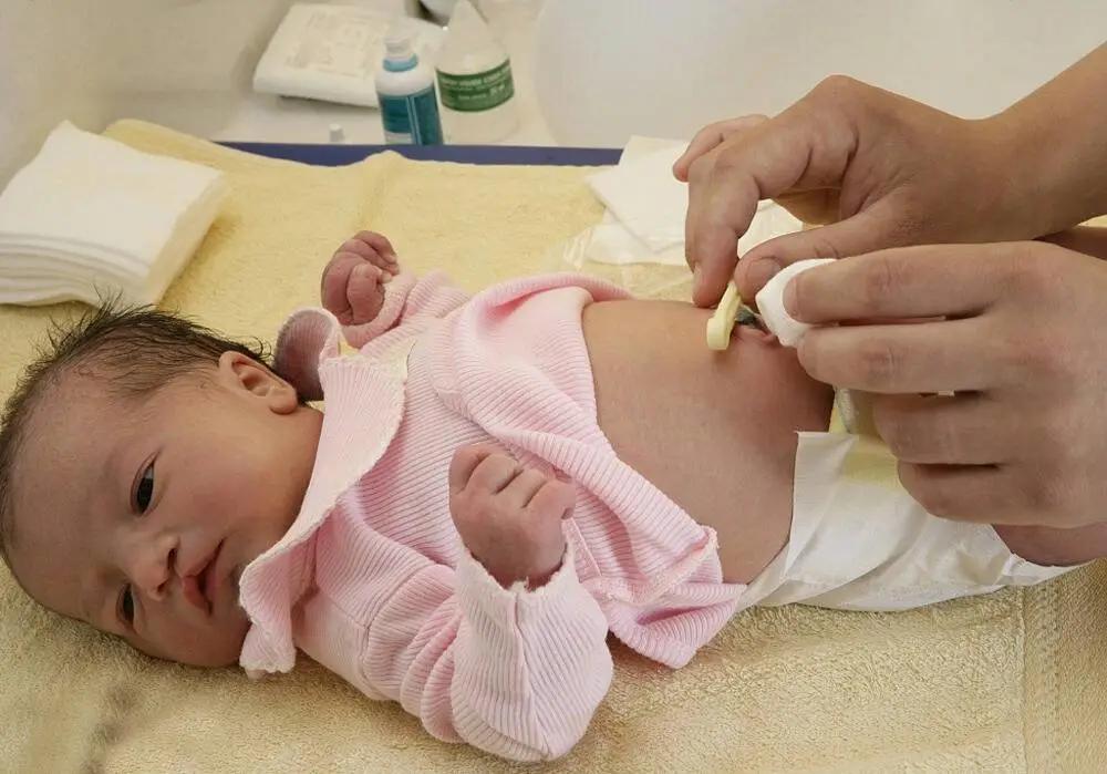 新生儿宝宝护理步骤有哪些,新手爸妈看过来新生儿护理小妙招