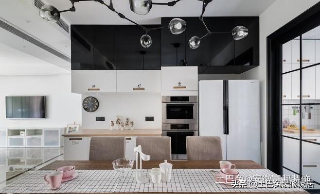 两夫妻的第1套房，榻榻米落灰、冰箱门打不开、下雨地漏反味…