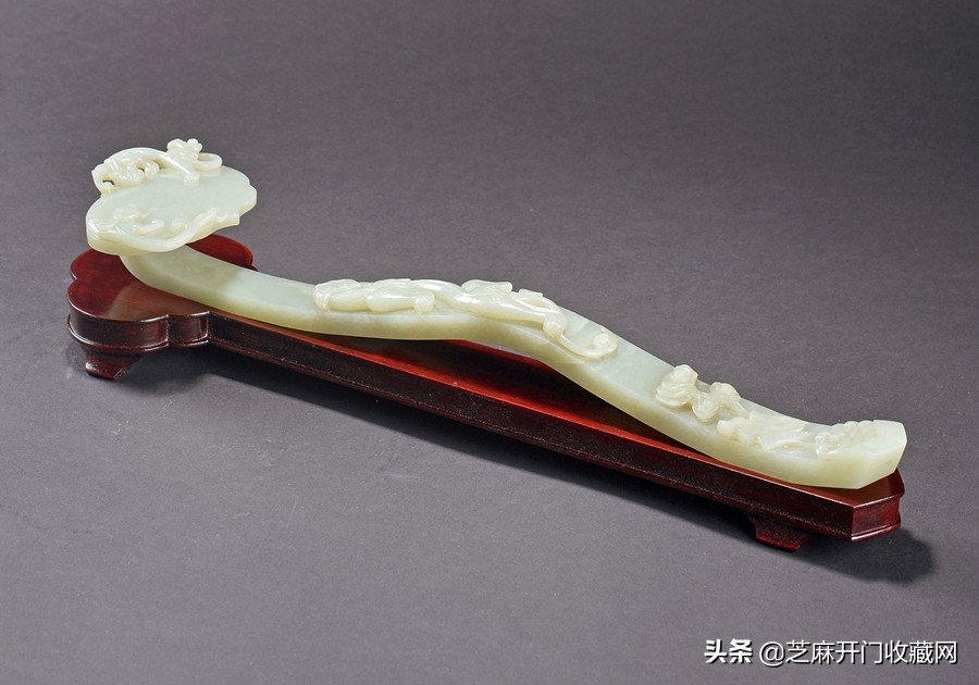 鸡血玉和翡翠哪个对身体更有好处,玉和翡翠对人体的好处和坏处图片