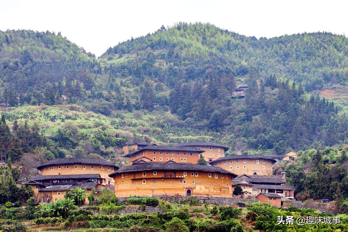 南靖土楼光看四菜一汤不过瘾，沼泽地上的最高土楼，堪称风水宝地