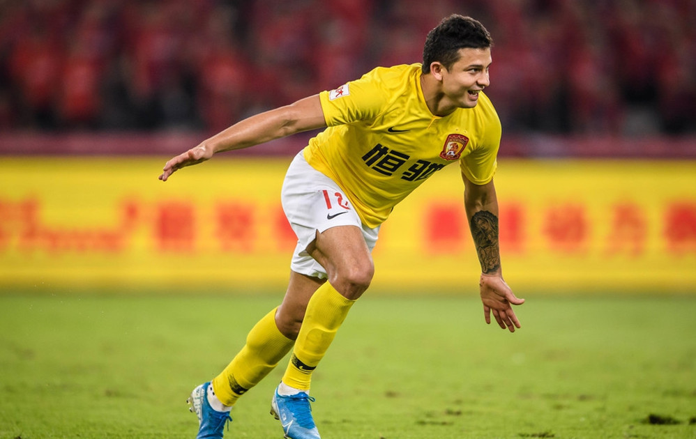 艾克森踢中锋了吗,艾克森在场上是踢什么位置