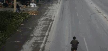 39张搞笑车祸动图,交通事故搞笑gif动图