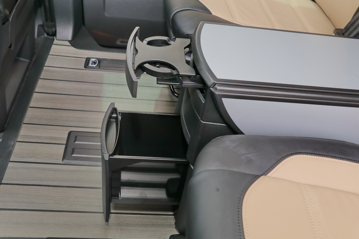 进口大众multivan精彩实拍展示,19年大众帕萨特混动试驾