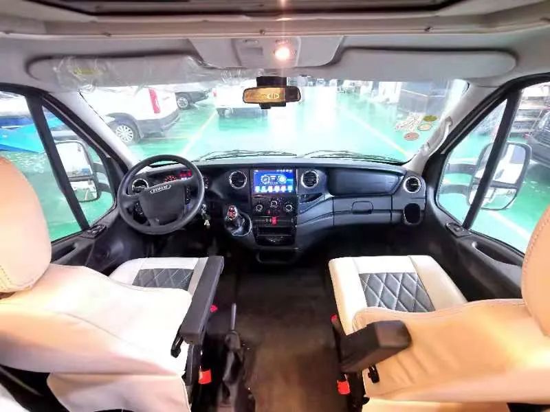 最新款国产依维柯房车,匠心房车