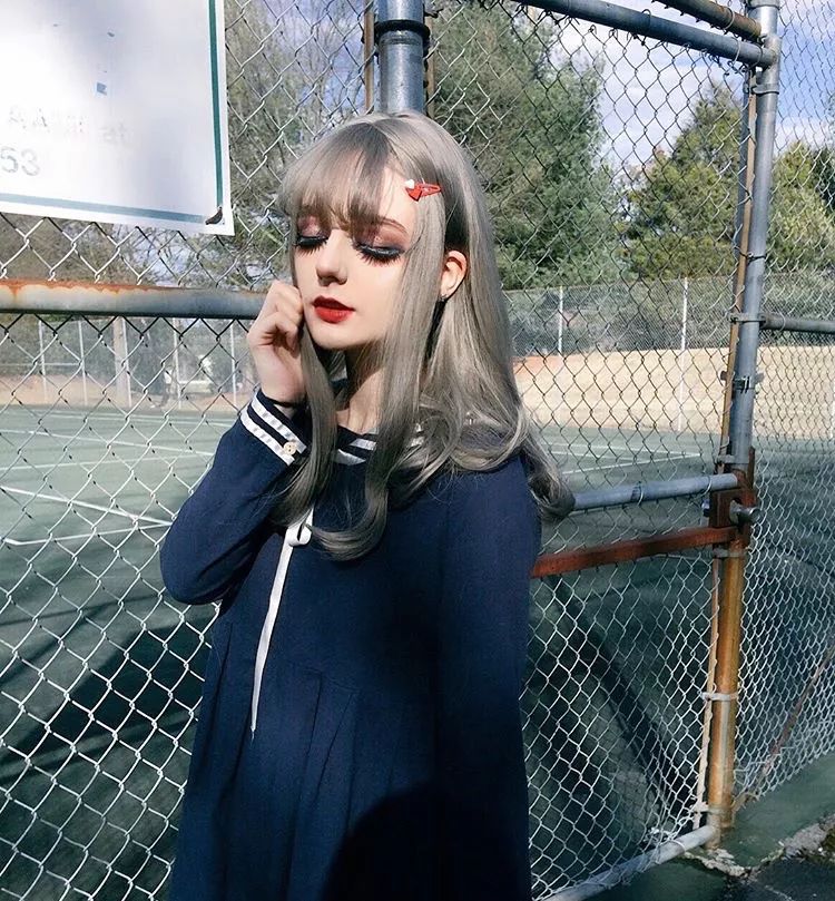 女孩酷似迪丽热巴！还是个日本JK制服爱好者