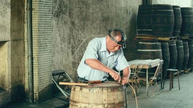 一间被严重忽略的台湾酒厂,今天就从它的木桶修复大师跟你聊起