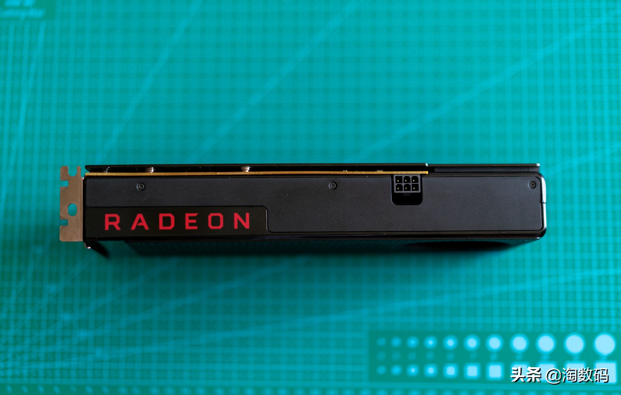 89°C警告：高温燥热一脉相承的AMD涡*公轮**版RX4808GB显示卡