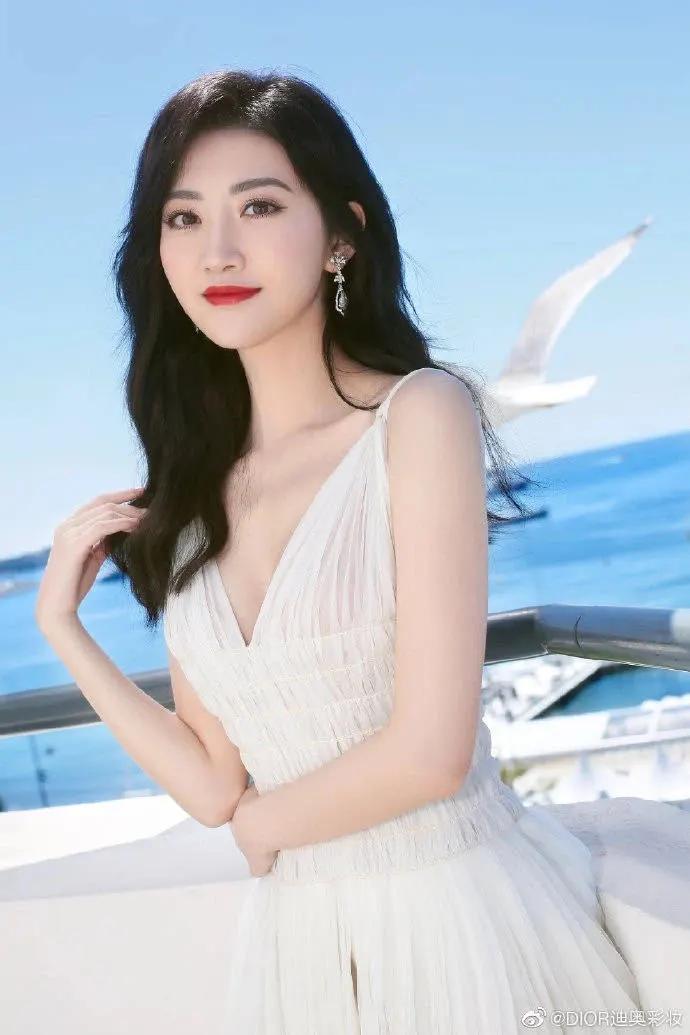 李佳琦力荐的爆款，时尚圈都在用的好东西，你有几只？