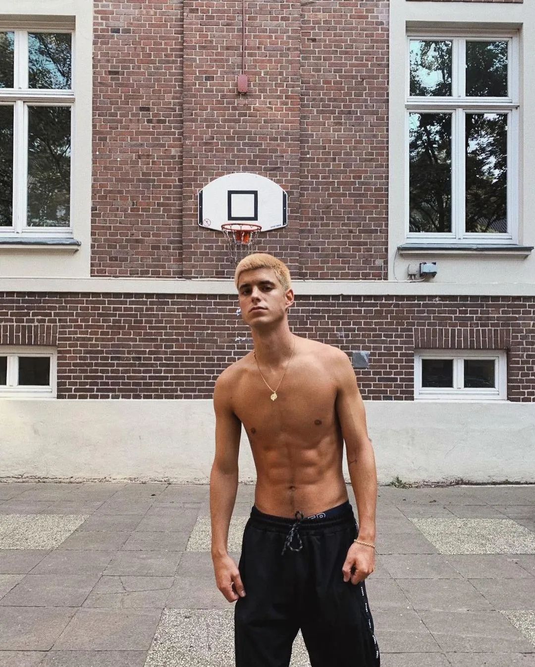 西班牙高颜值男模27岁,西班牙男身高