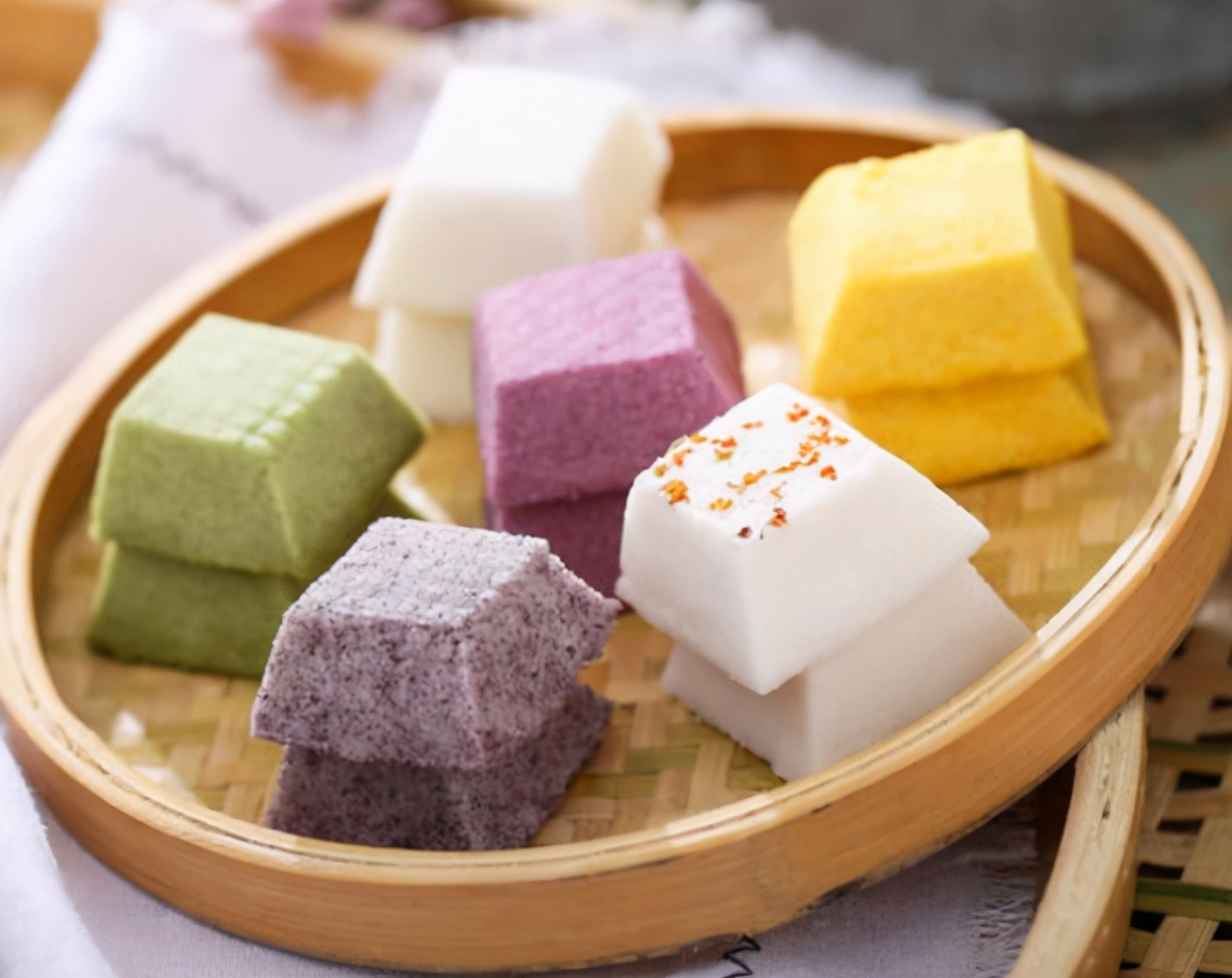 甜糯米糕怎么做才软糯,网红酒酿小米糕松软甜糯制作简单