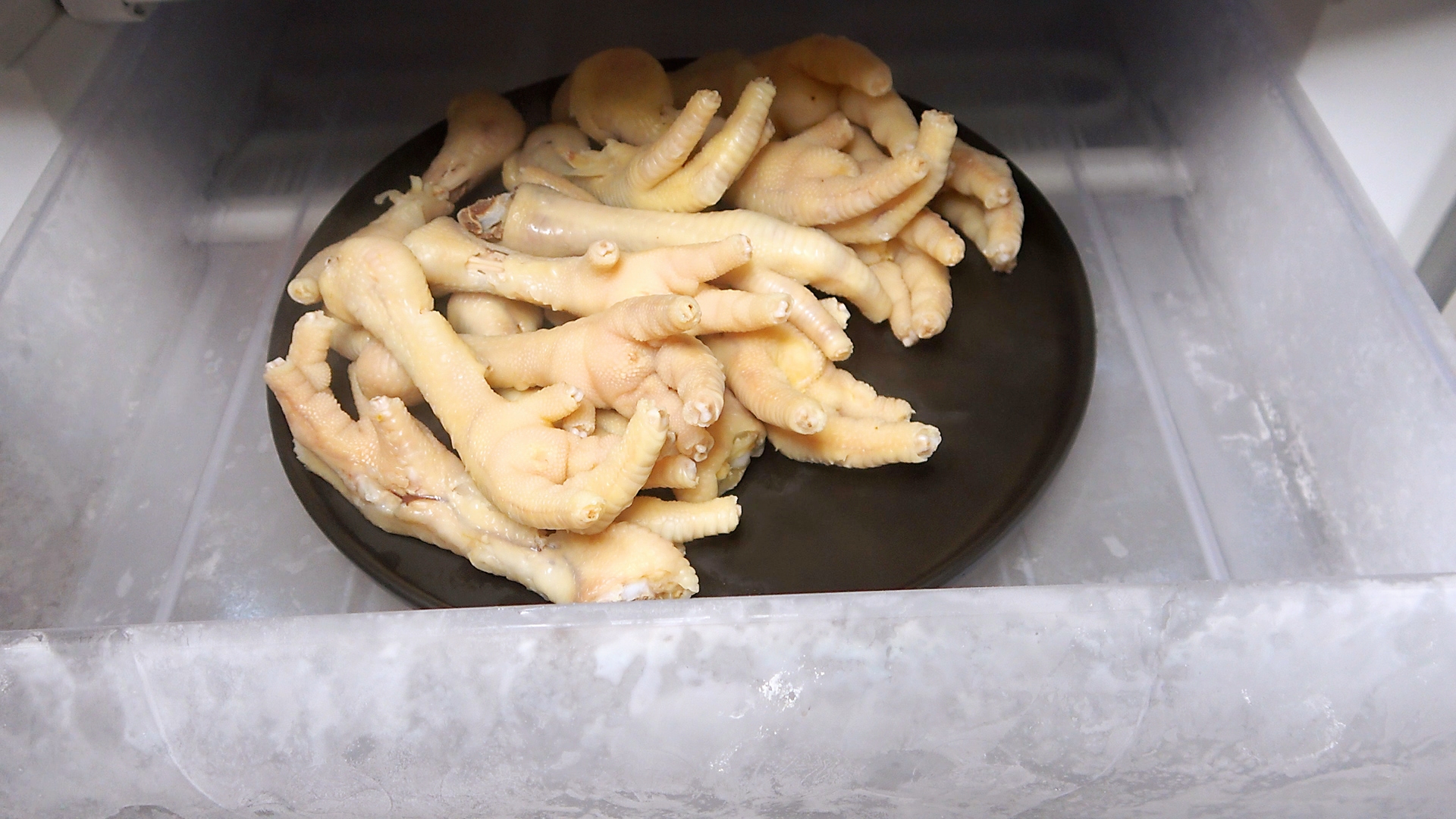 鸡爪去骨新方法，一根牙签就搞定，简单快速又完整，真实用