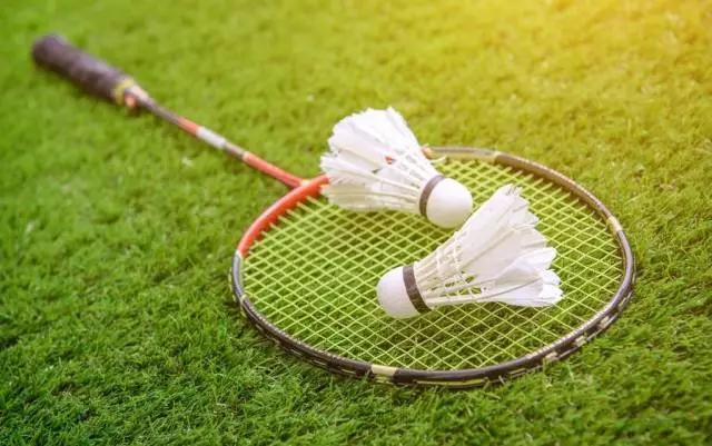 女生羽毛球拍怎么挑选,学生党如何挑选羽毛球拍
