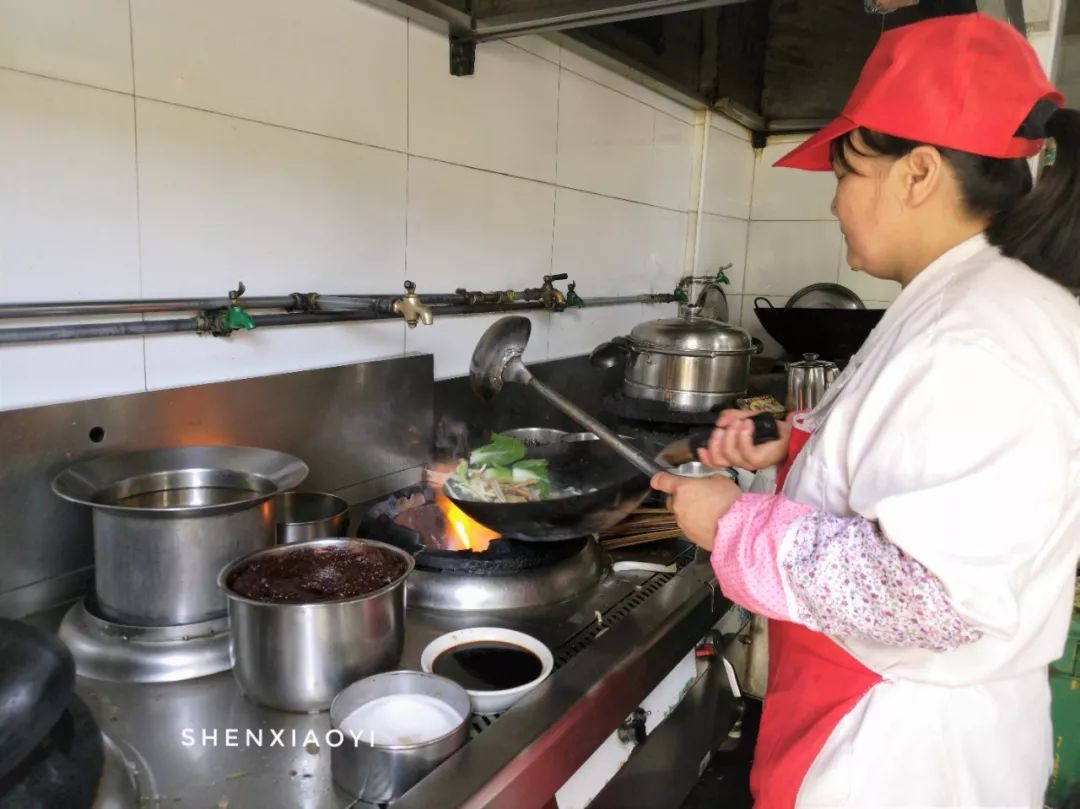 探访5家人气爆棚的小店,我竟然差点被人打了,感觉自己好委屈!