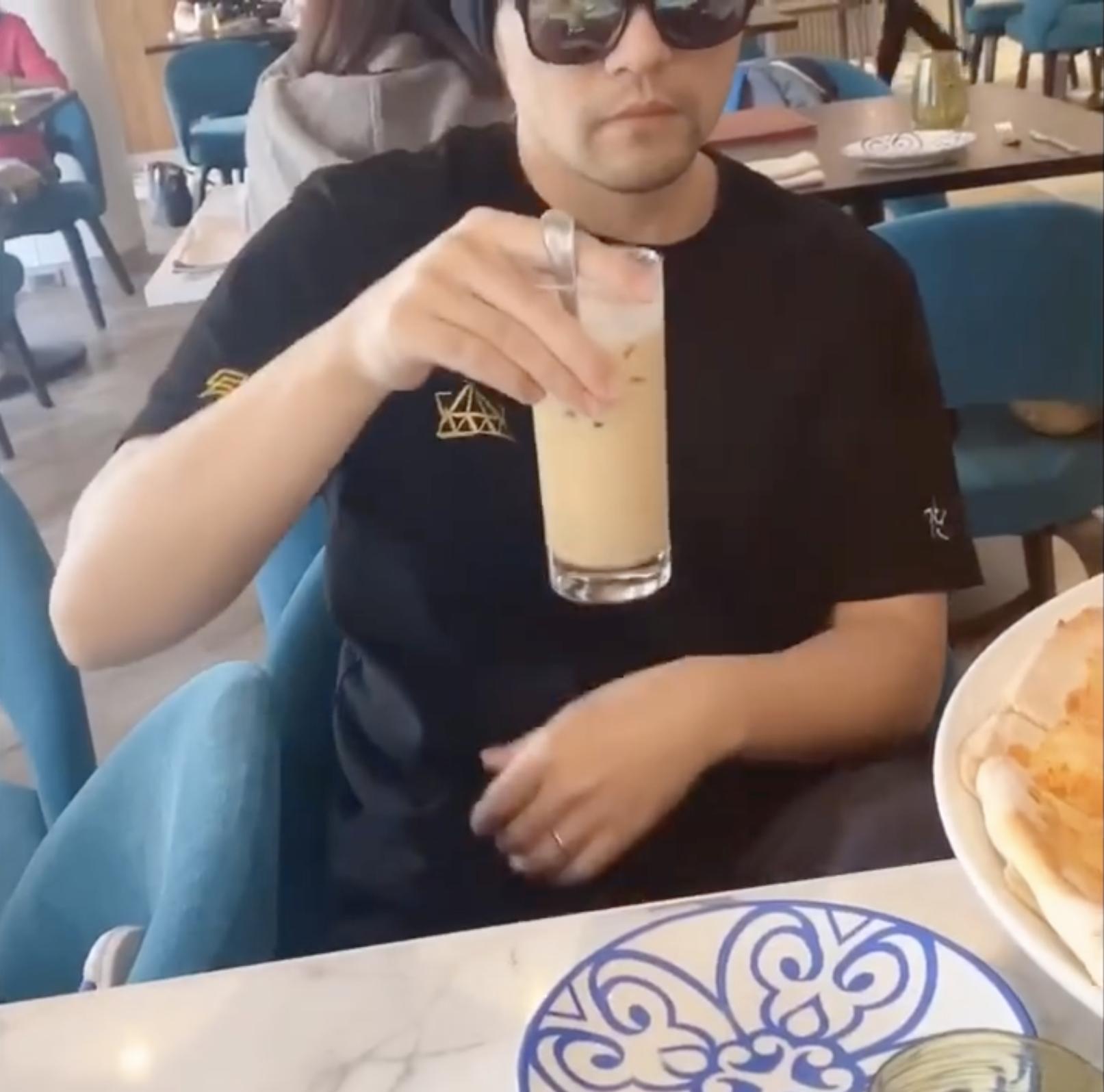 刘畊宏给周杰伦刷奶茶礼物,周杰伦生日照顾刘畊宏