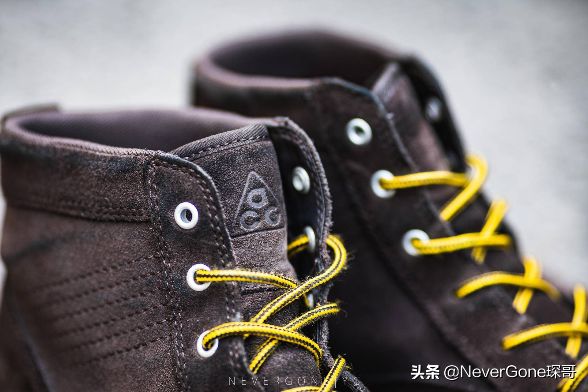 一双nike跑步鞋300,耐克复古经典低帮运动鞋