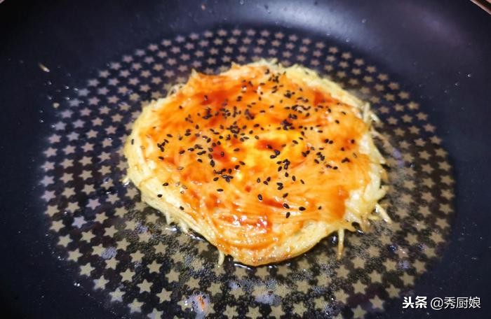 不用水不用油的鸡蛋饼做法,不加白糖做鸡蛋饼