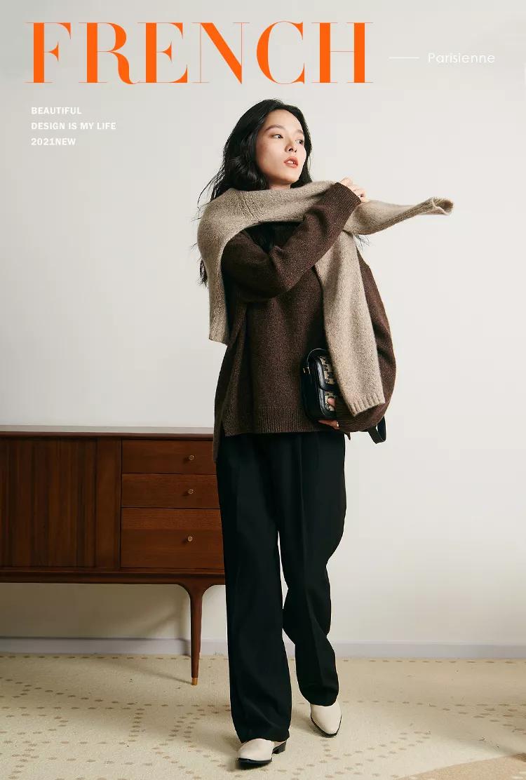 作为女人一定要有女人味,白色的羊绒衫是漂亮女人的标配