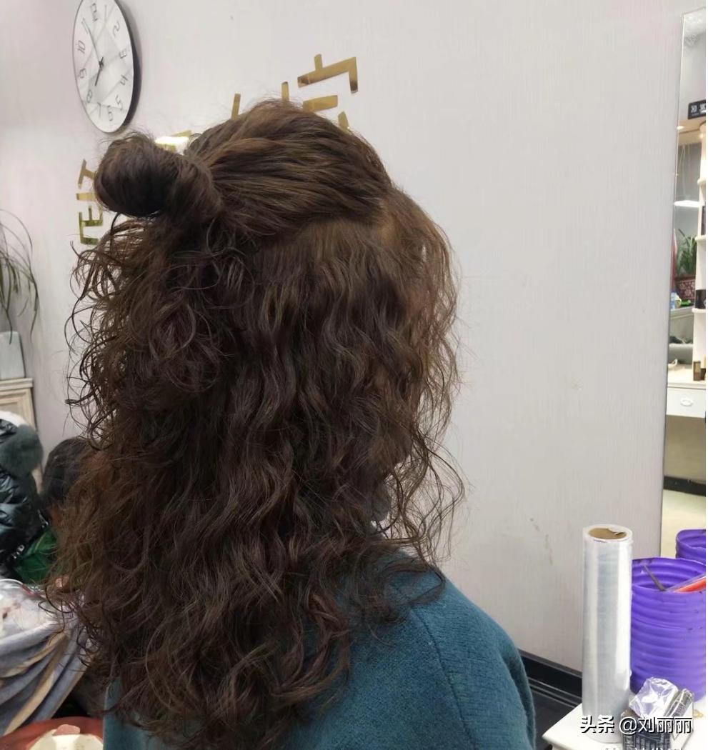 满头烫小卷真洋气适合各个年龄段,短发小卷满头烫40-50岁