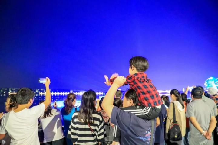 相聚唐山南湖美丽的风景,赞唐山南湖灯光秀