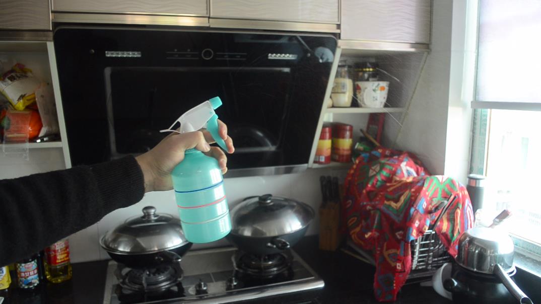 厨房没有烧饭有强烈油烟味怎么办,厨房里油烟味很重怎样解决