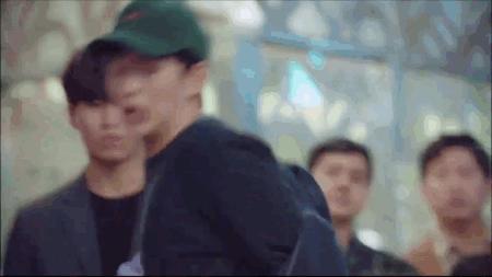 10分钟就脱了？男神很撩，但更帅的是女主