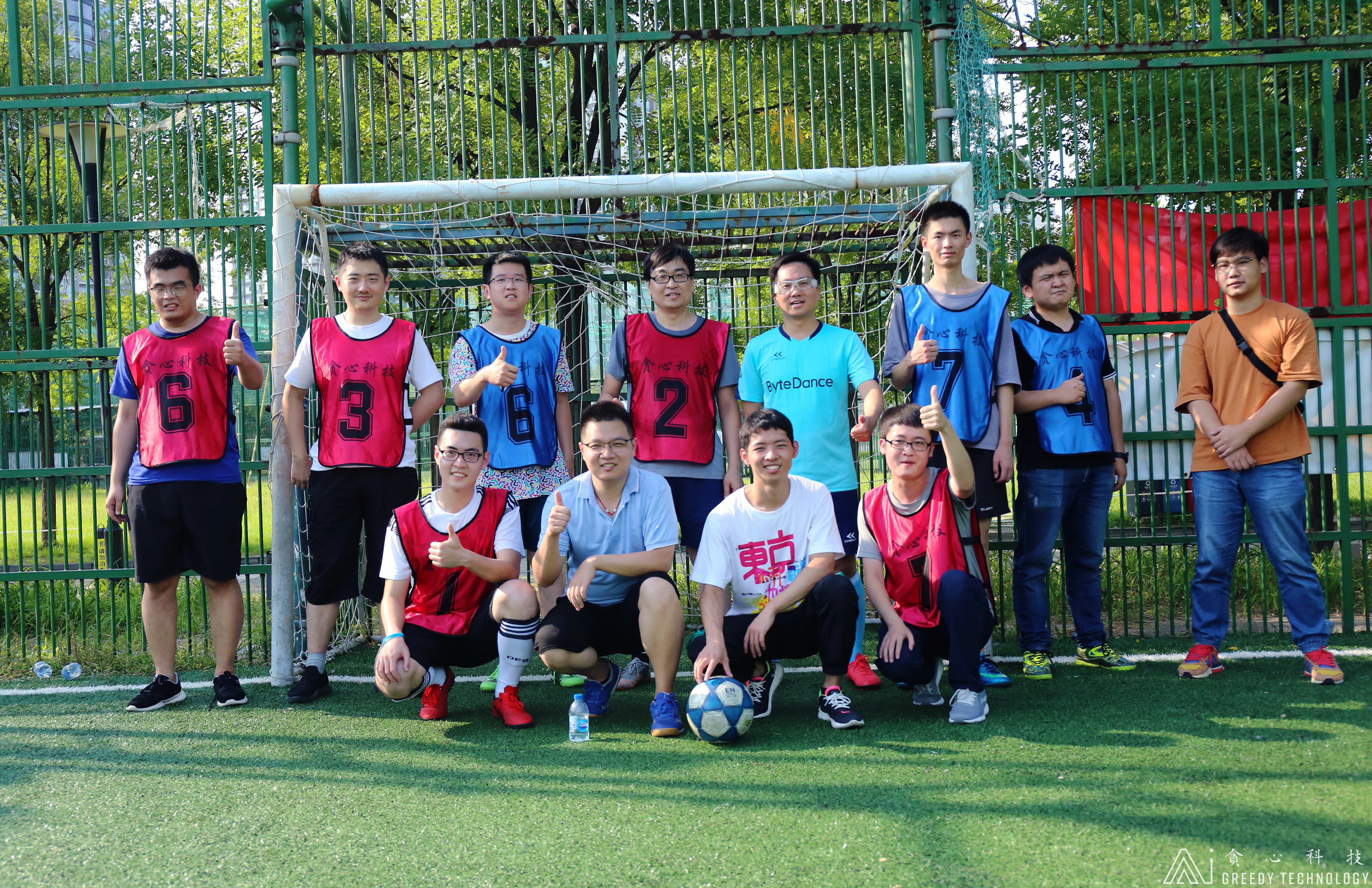 绿茵场上酣畅淋漓,绿茵赛场上酣畅淋漓