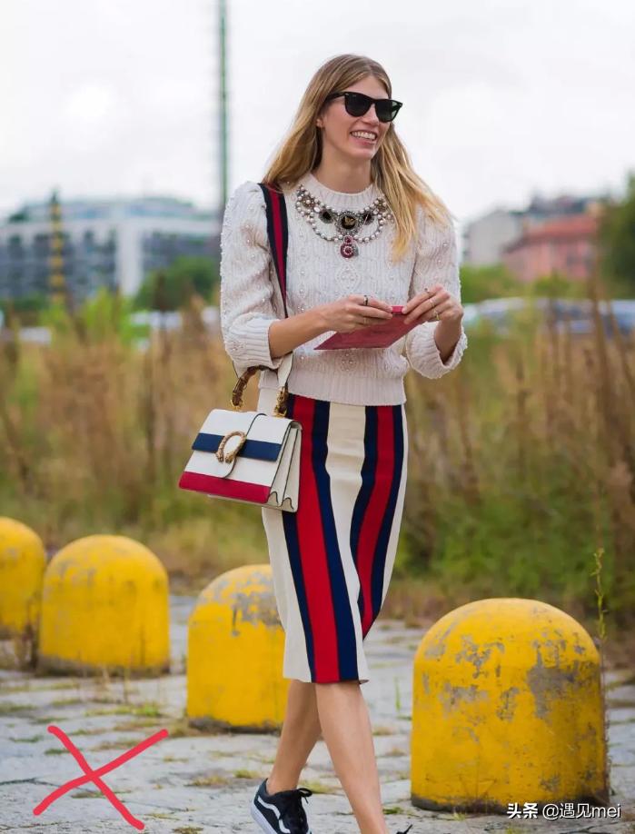 毛衣肩宽的人穿好看,肩宽适合穿的毛衣