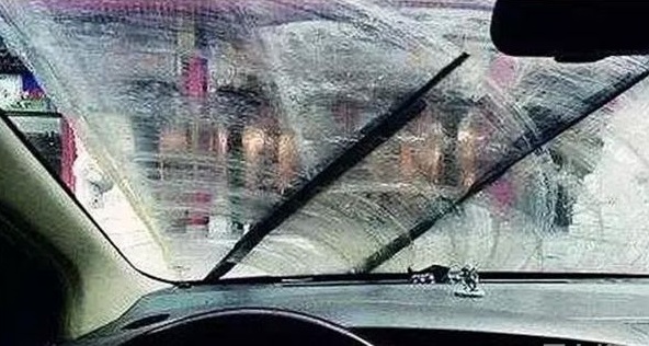 汽车雨刮器往上刮异响,雨刮器刮不干净一招帮你解决