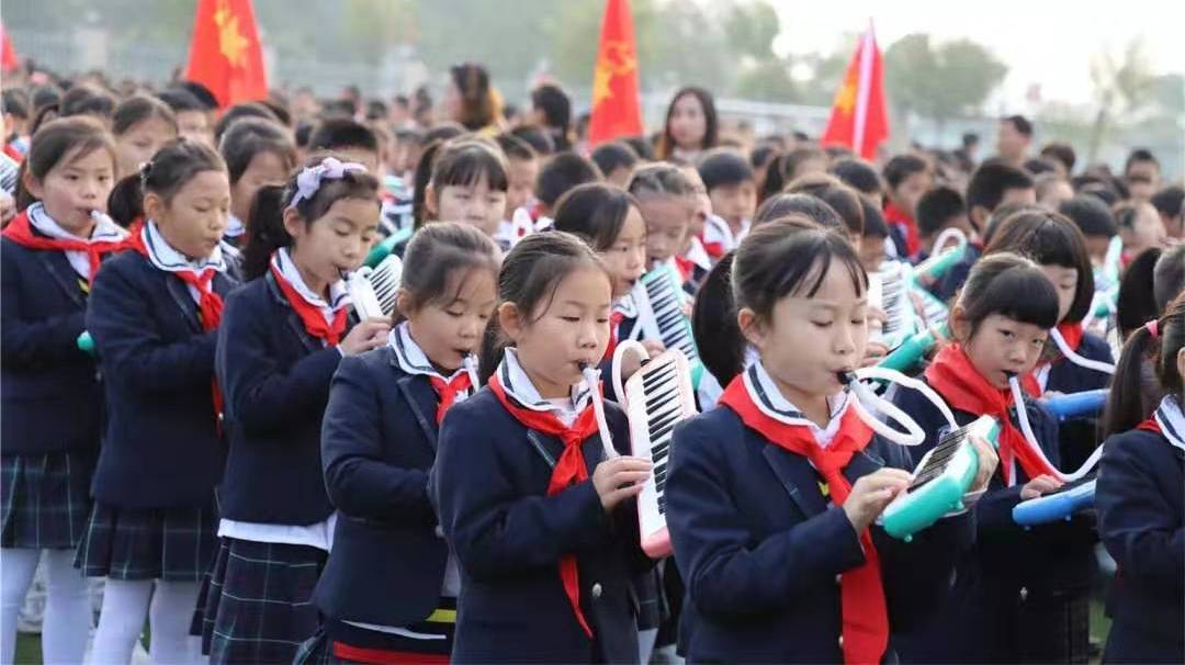 监利县章华小学：翰墨致远，一笔一画书华章